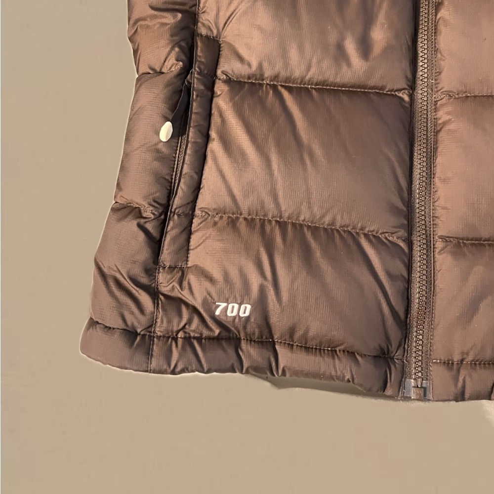 The North Face Women's 1996 Retro Nuptse 700 Chocolate Brown Puffer Vest - Picture 2 of 6
